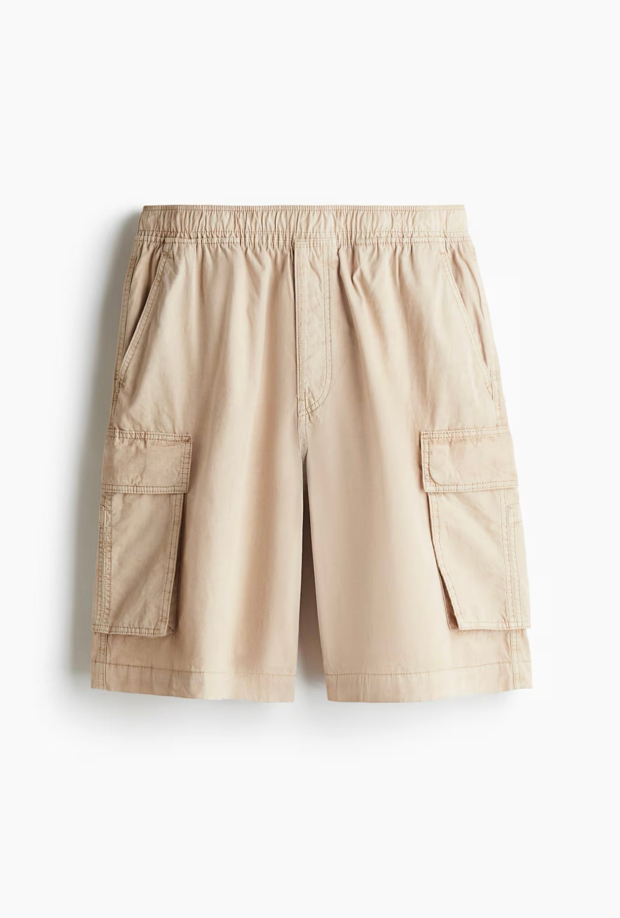 H&M Effortlessly Loose Fit Cargo Shorts in Sandy Beige
