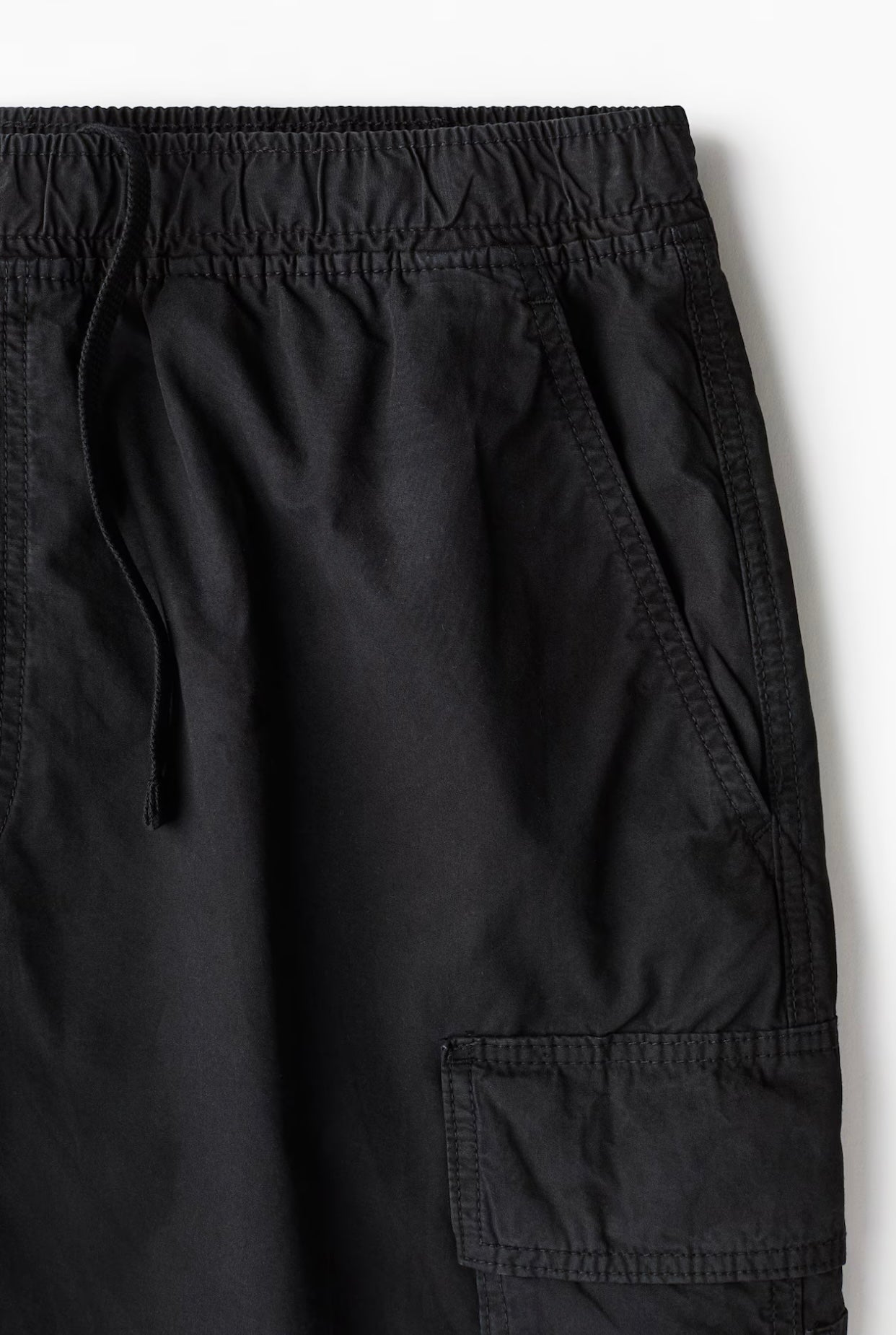 H&M Effortlessly Loose fit Cargo Shorts in Midnight Shadow