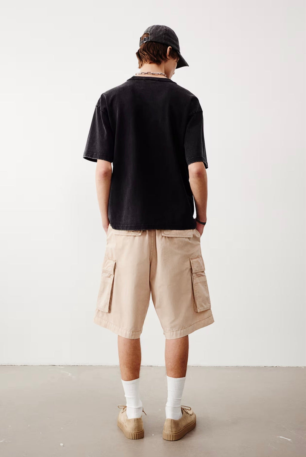 H&M Effortlessly Loose Fit Cargo Shorts in Sandy Beige